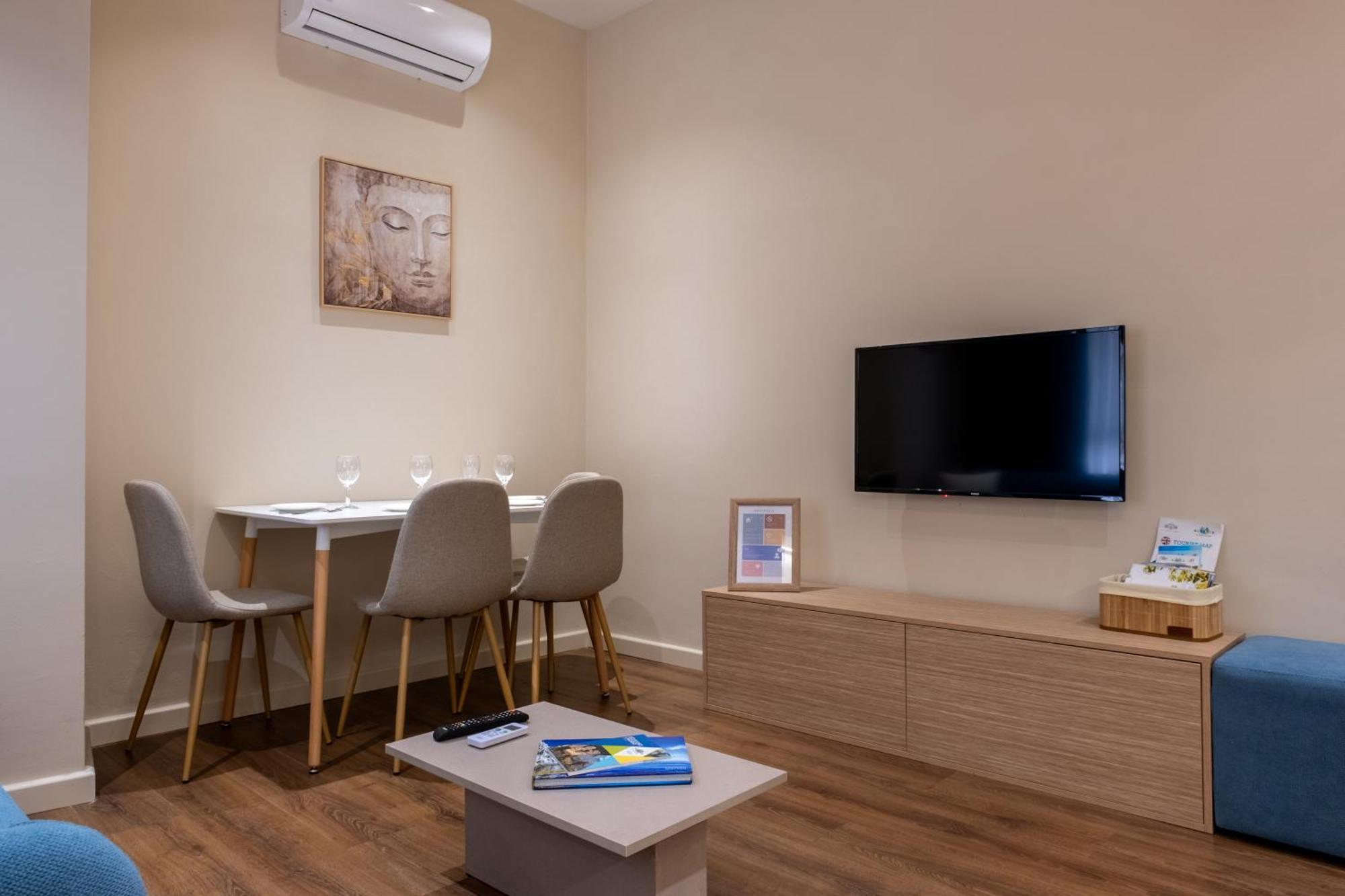 Rentoasis Apartment *